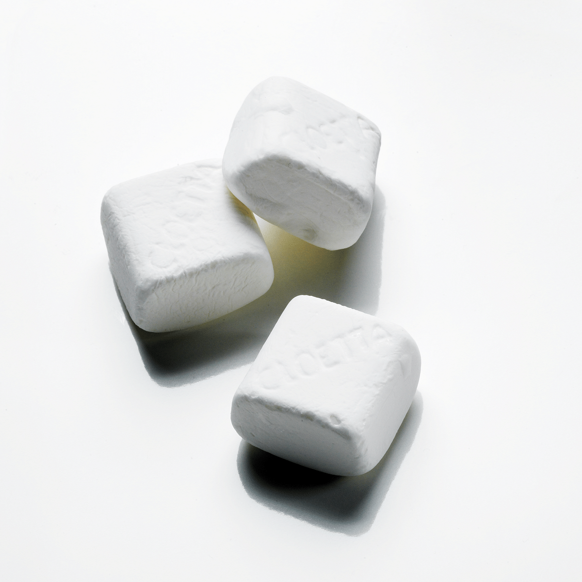 White Pillows - Hvite Puter - Scandi Candy Swedish Candy Shop